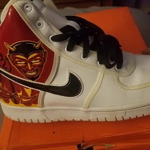 Nike vandals